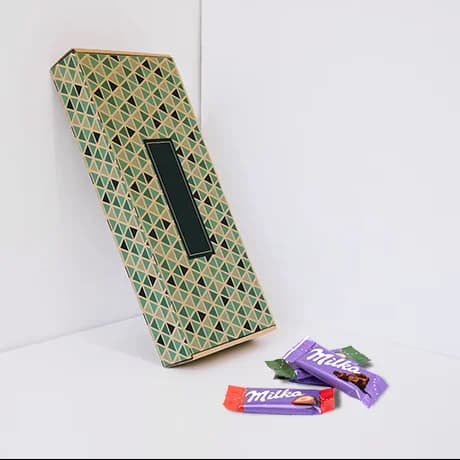 Cadeauverpakking met fijne chocolade en gepersonaliseerd ontwerp